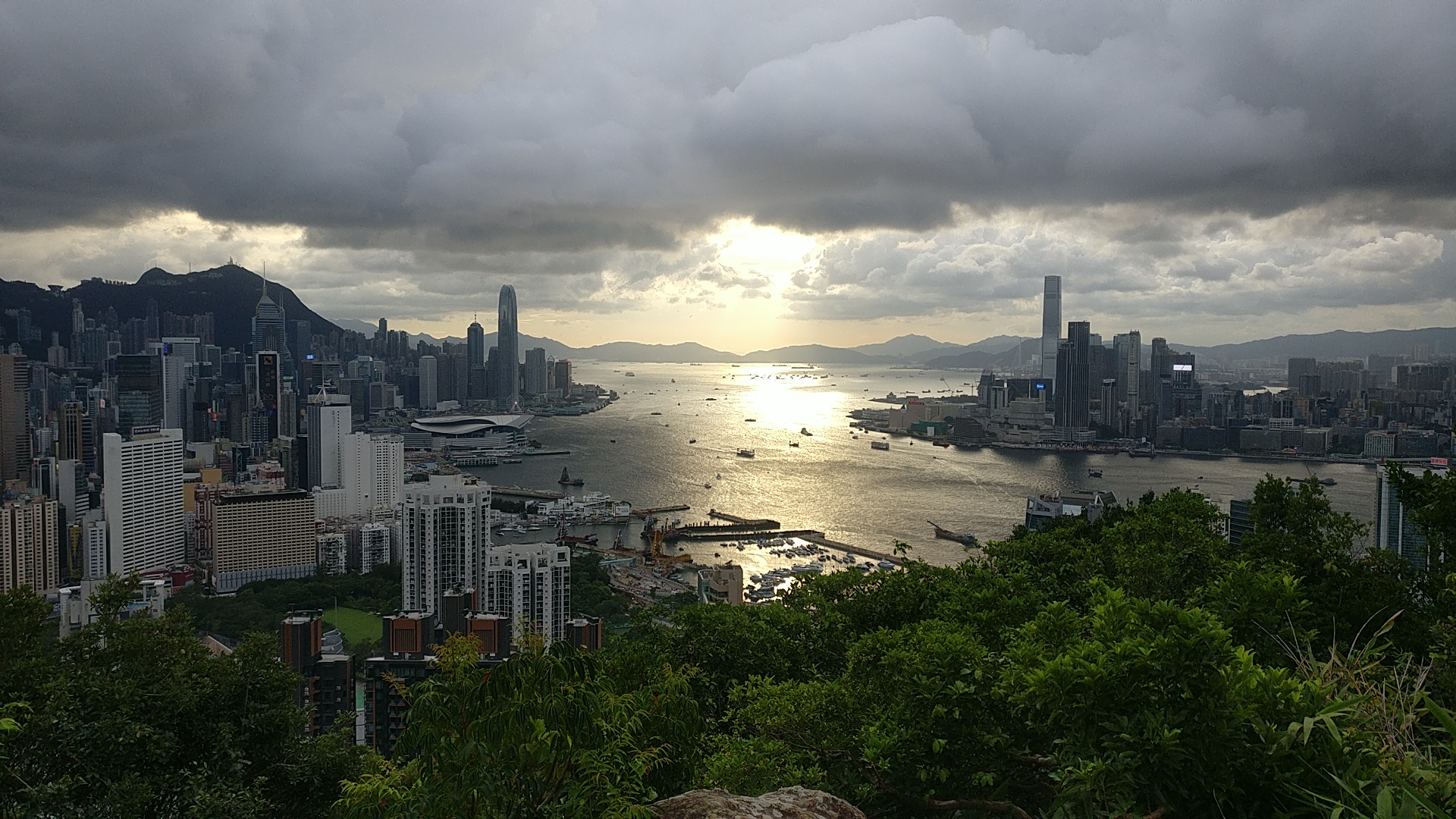 Top 10 Things to see & do in Hong Kong