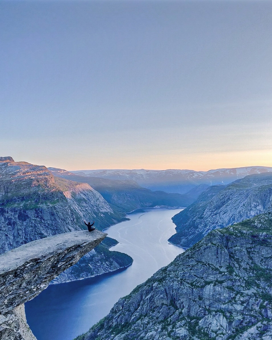 Complete guide to hiking Trolltunga from Bergen in 24 hours